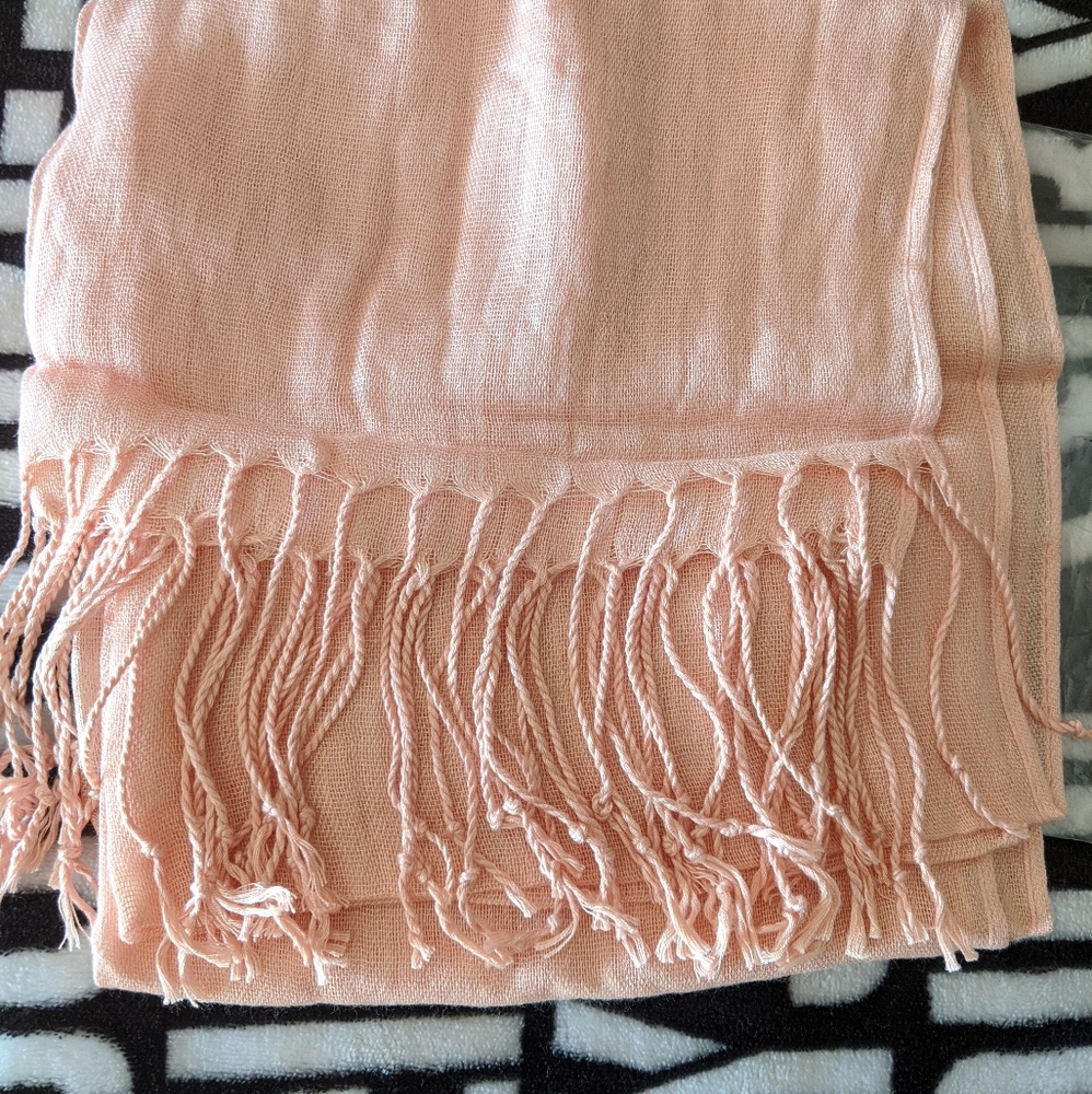 Pink oblong scarf Never-worn